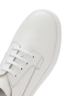 Erkek Beyaz Bağcıklı Kalın Tabanlı Deri Sneaker | Derimod Erkek Beyaz Bağcıklı Kalın Tabanlı Deri Sneaker | Derimod
