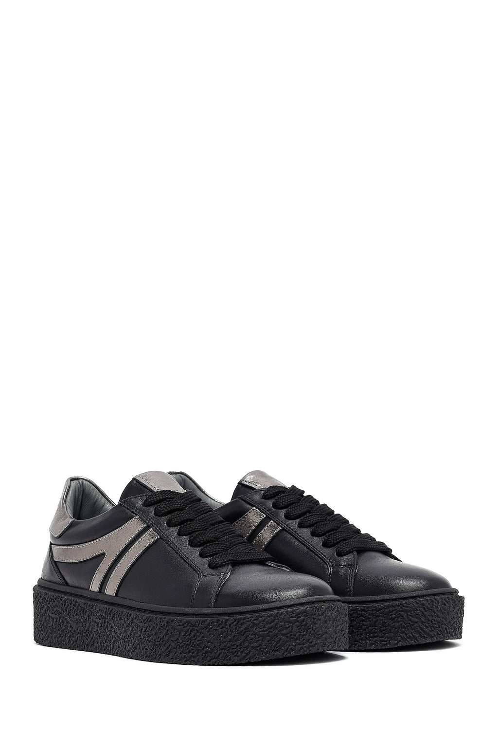 Kadın Siyah Bağcıklı Kalın Tabanlı Deri Sneaker