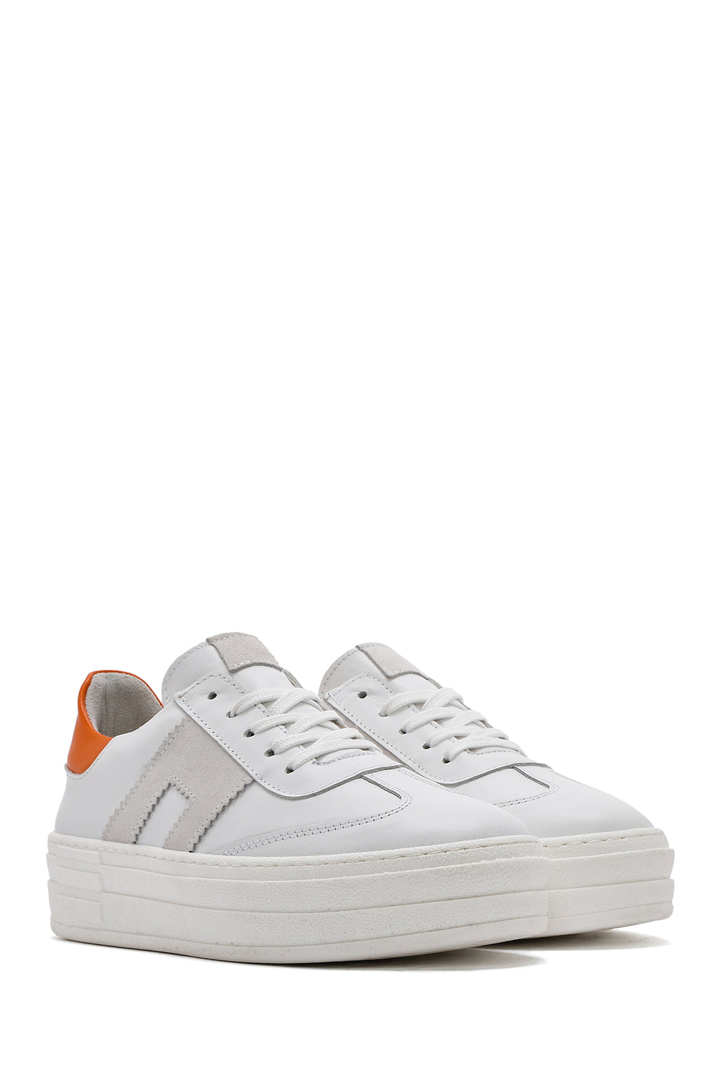 Kadın Beyaz Bağcıklı Kalın Tabanlı Deri Sneaker