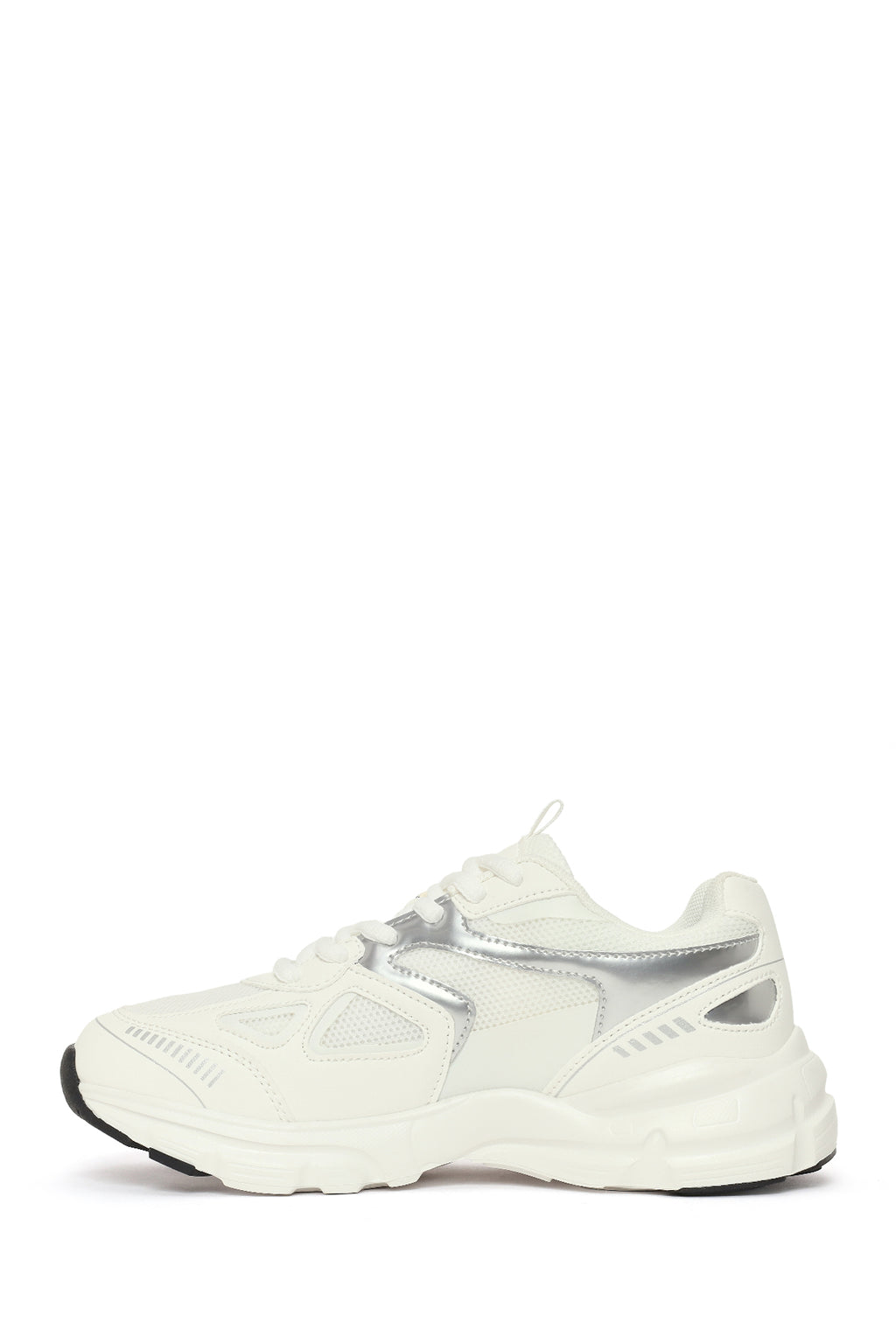 Kadın Beyaz Bağcıklı Kalın Tabanlı Charmlı Sneaker