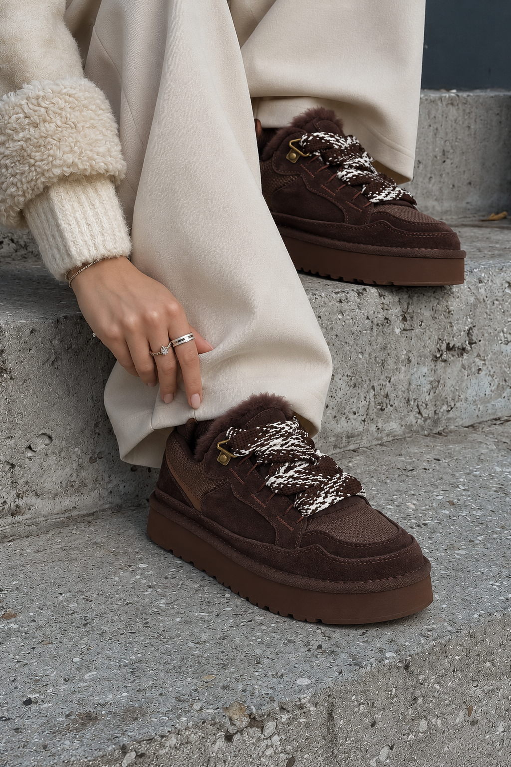 Kadın Kahverengi Bağcıklı Kalın Tabanlı Tüylü Süet Deri Teddy Sneaker