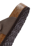 Birkenstock Men's Brown Gizeh Flip Flops | Derimod Birkenstock Men's Brown Gizeh Flip Flops | Derimod