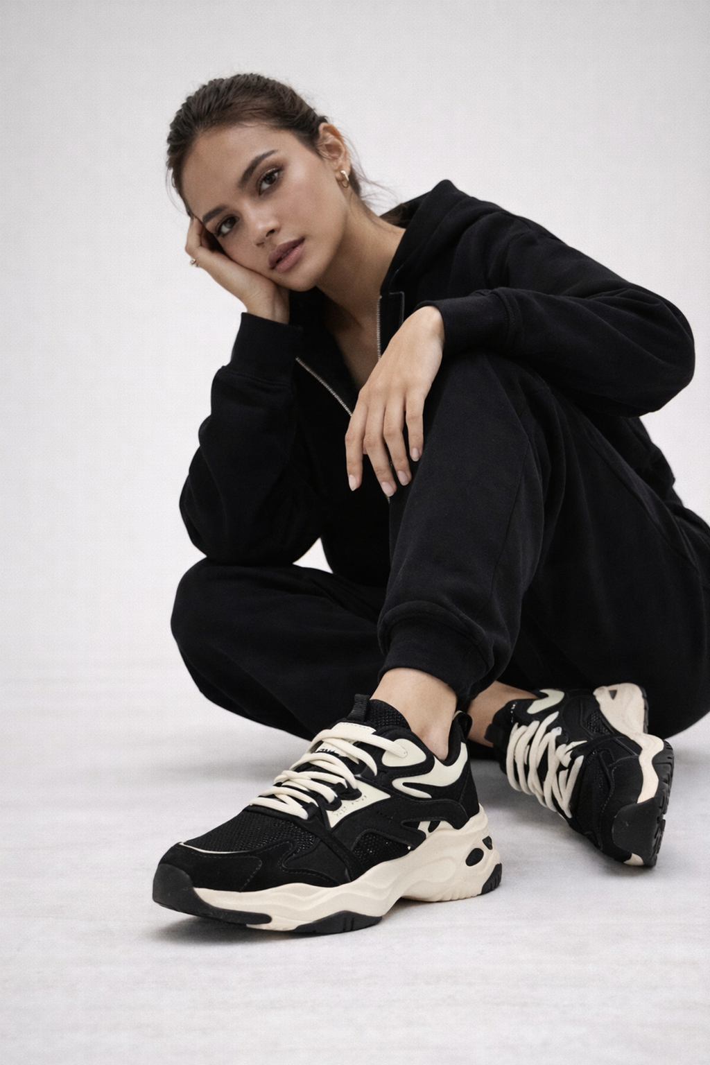 Kadın Siyah Bağcıklı Kalın Tabanlı Sneaker