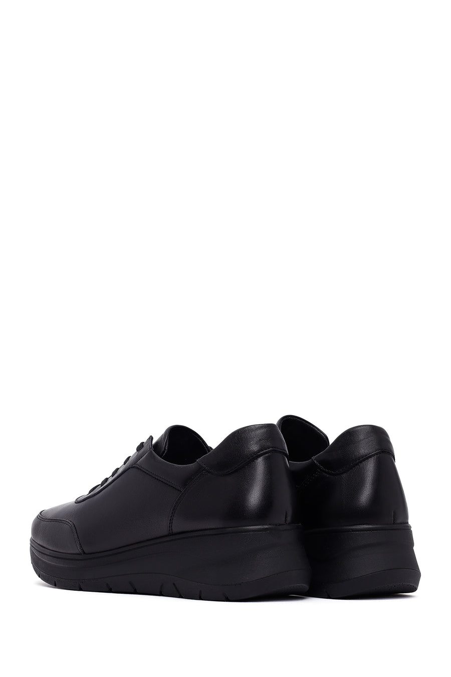 Kadın Siyah Bağcıklı Kalın Tabanlı Deri Sneaker