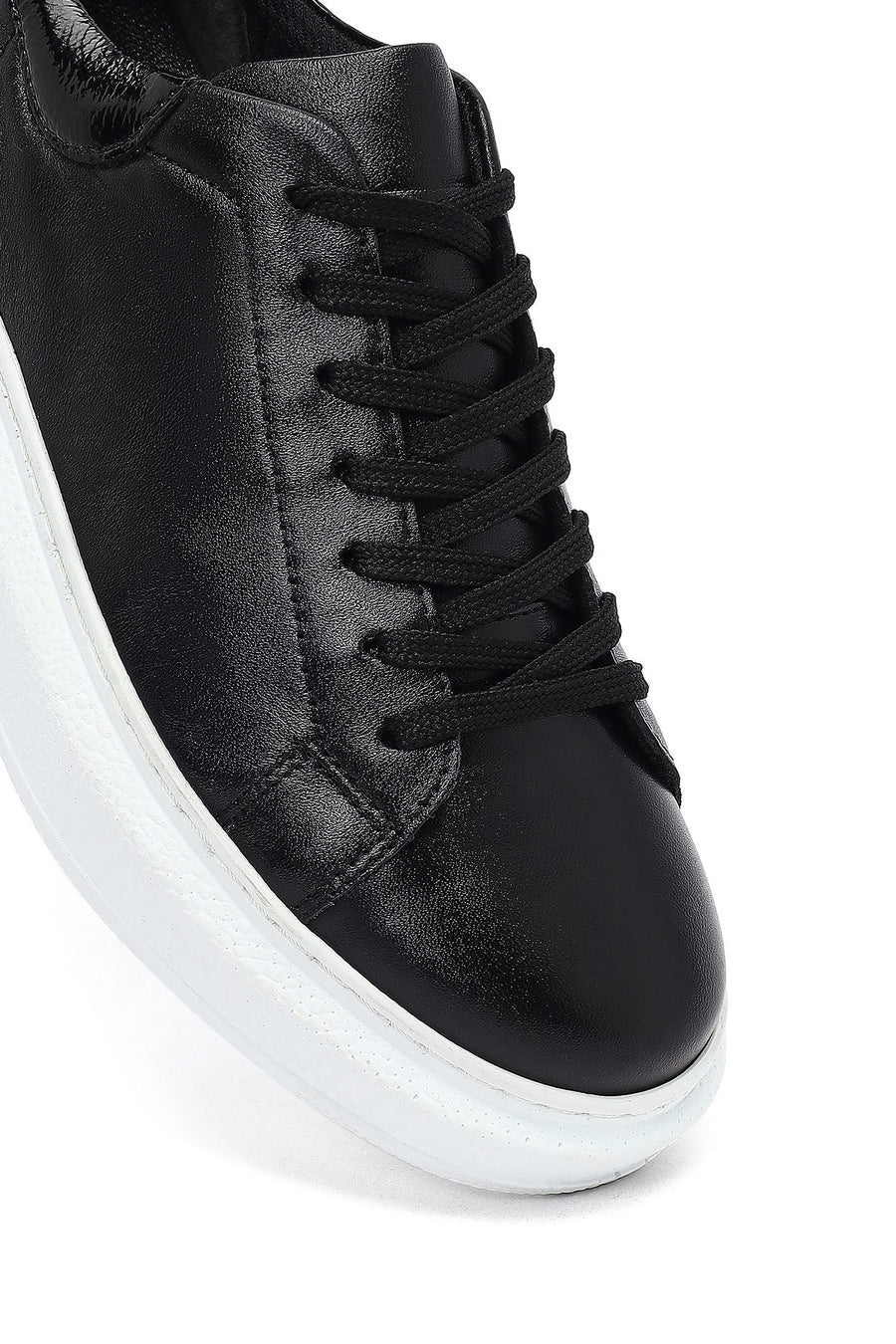 Woman Black Laced Thick Sole Leather Sneakers