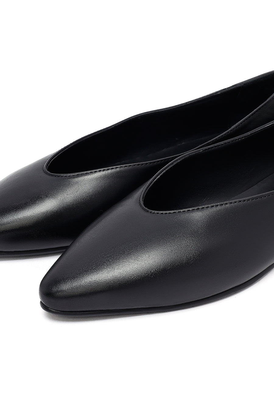 Woman Black Leather Babet