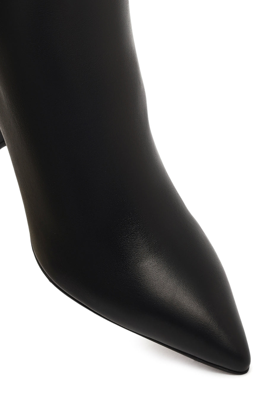 Woman Black Zip Closure Heeled Leather Boots