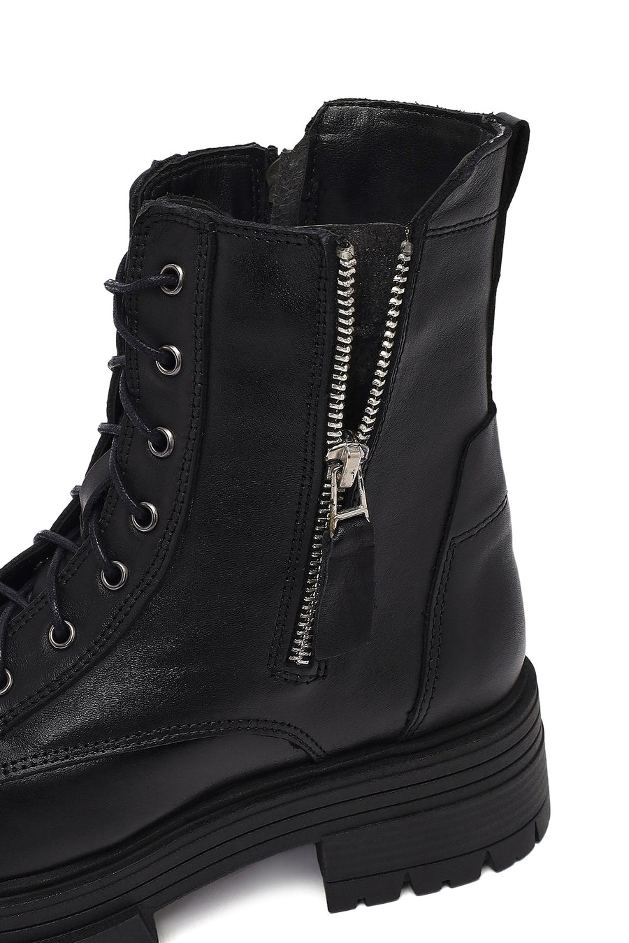 Woman Black Zippered Thick Sole Leather Postal Boots