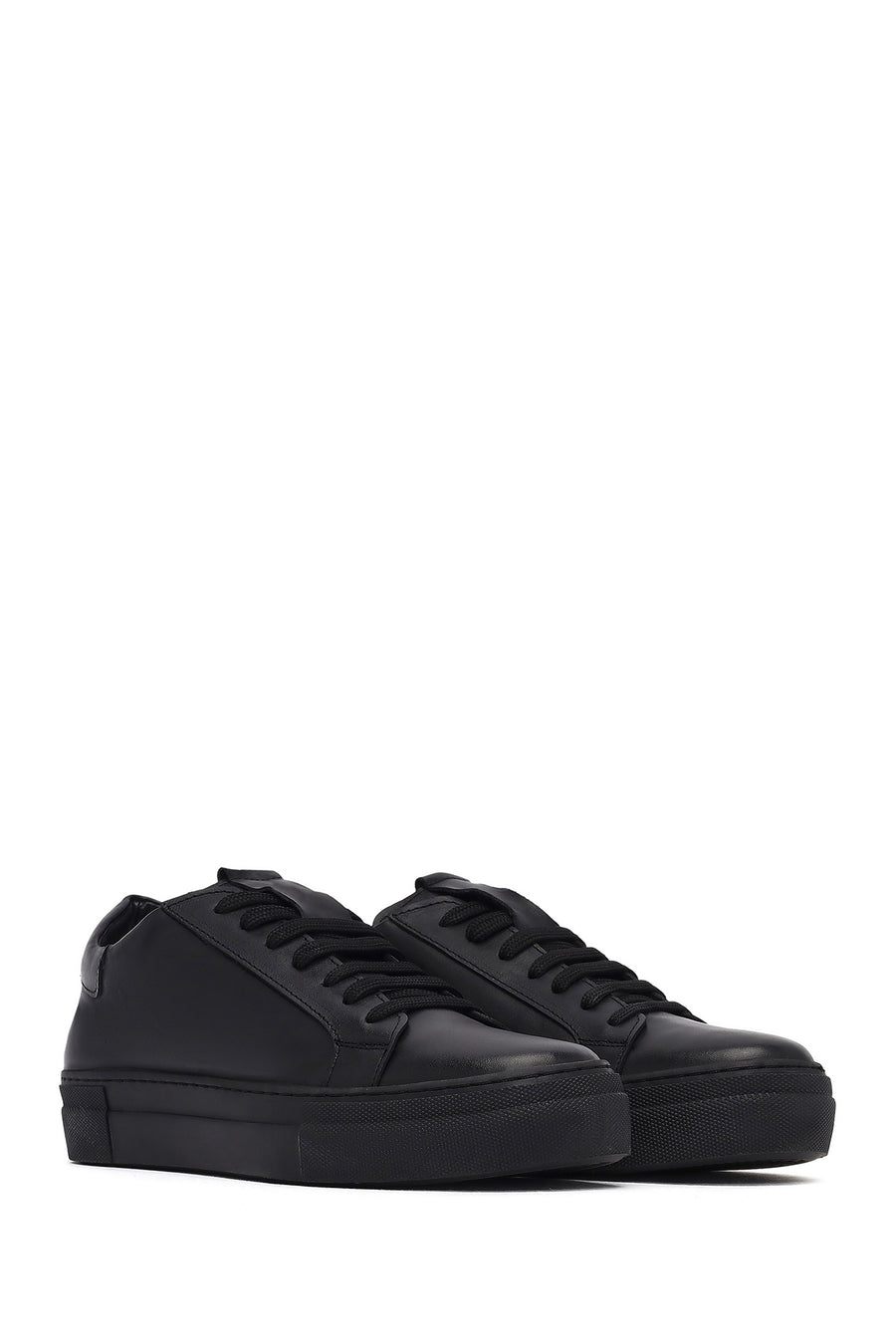 Woman Black Laced Leather Sneakers