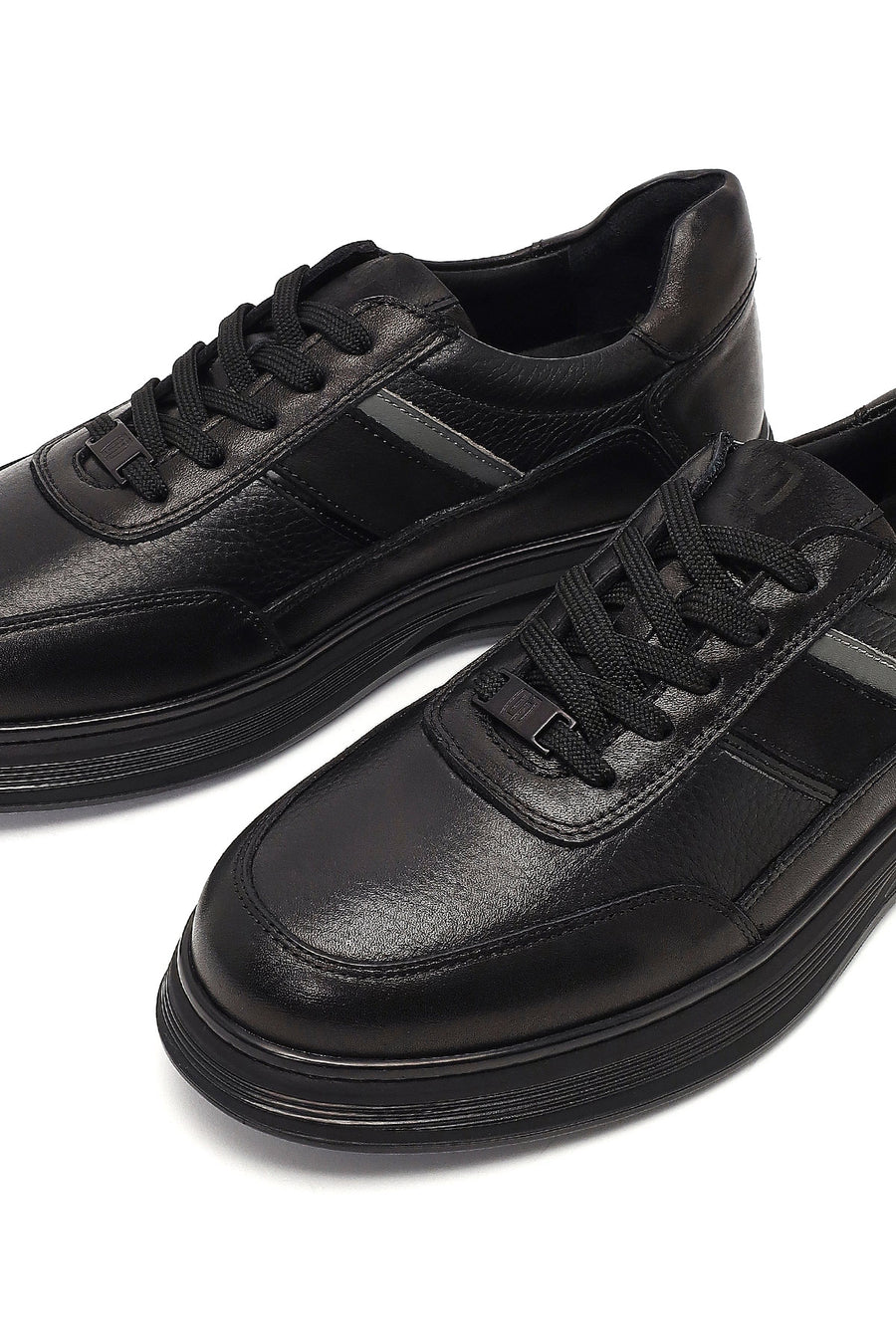 Men's Black Lace-Up Leather Casual Sneaker