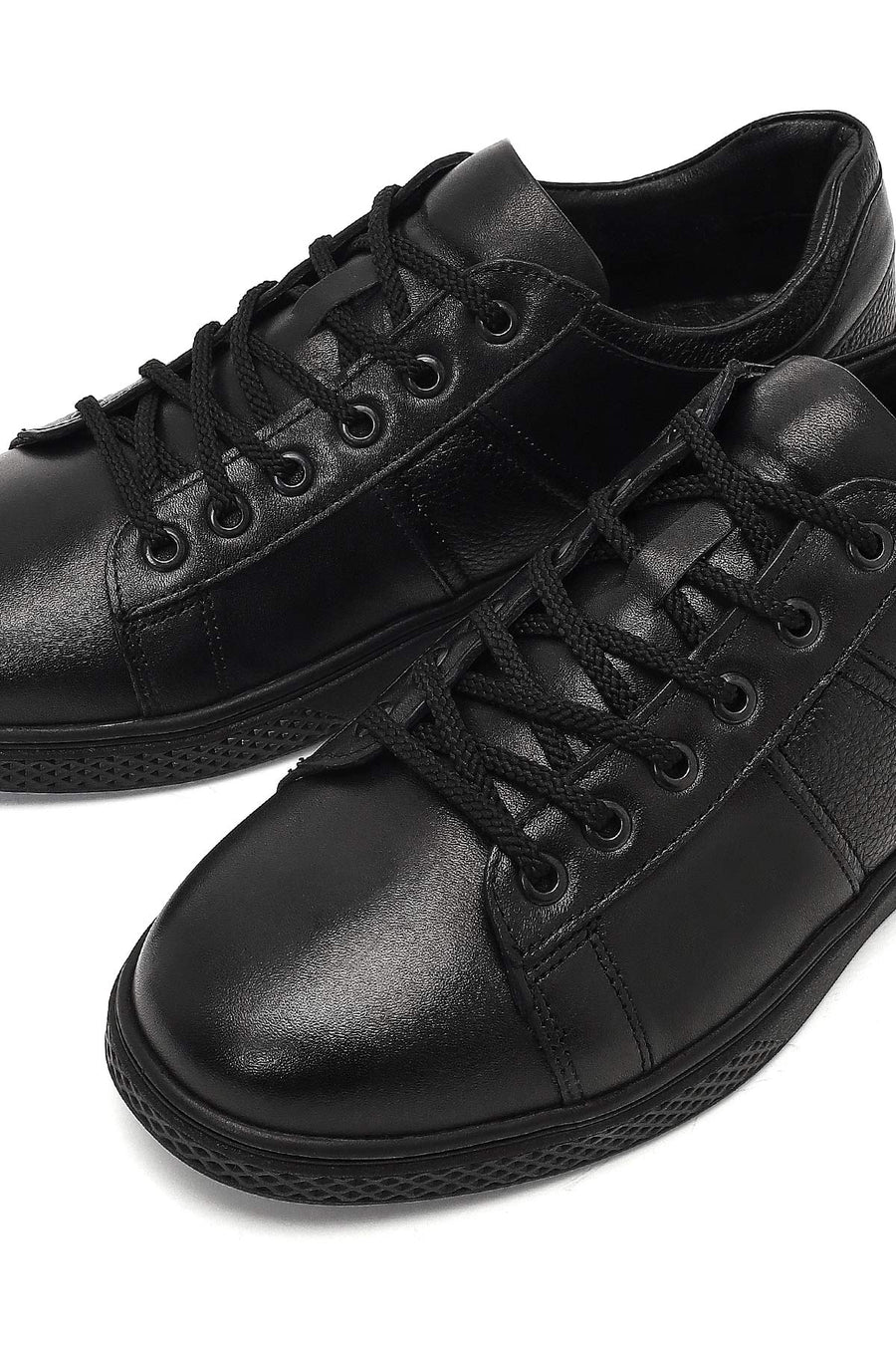 Men's Black Lace-Up Leather Casual Sneaker