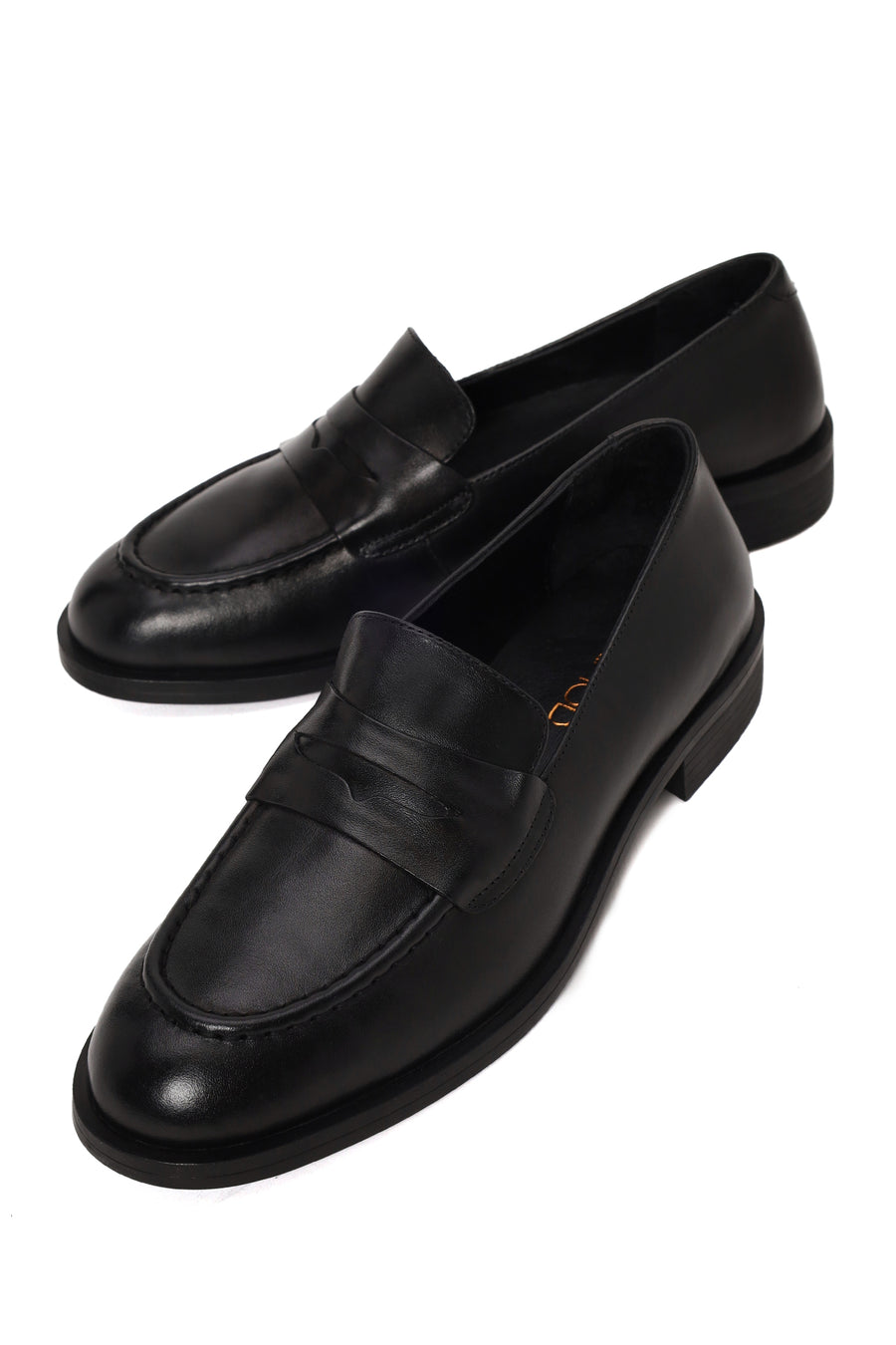 Woman Black Leather Loafer
