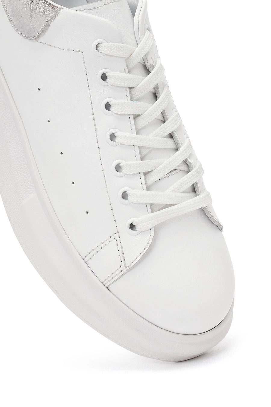 Kadın Beyaz Bağcıklı Kalın Tabanlı Deri Sneaker