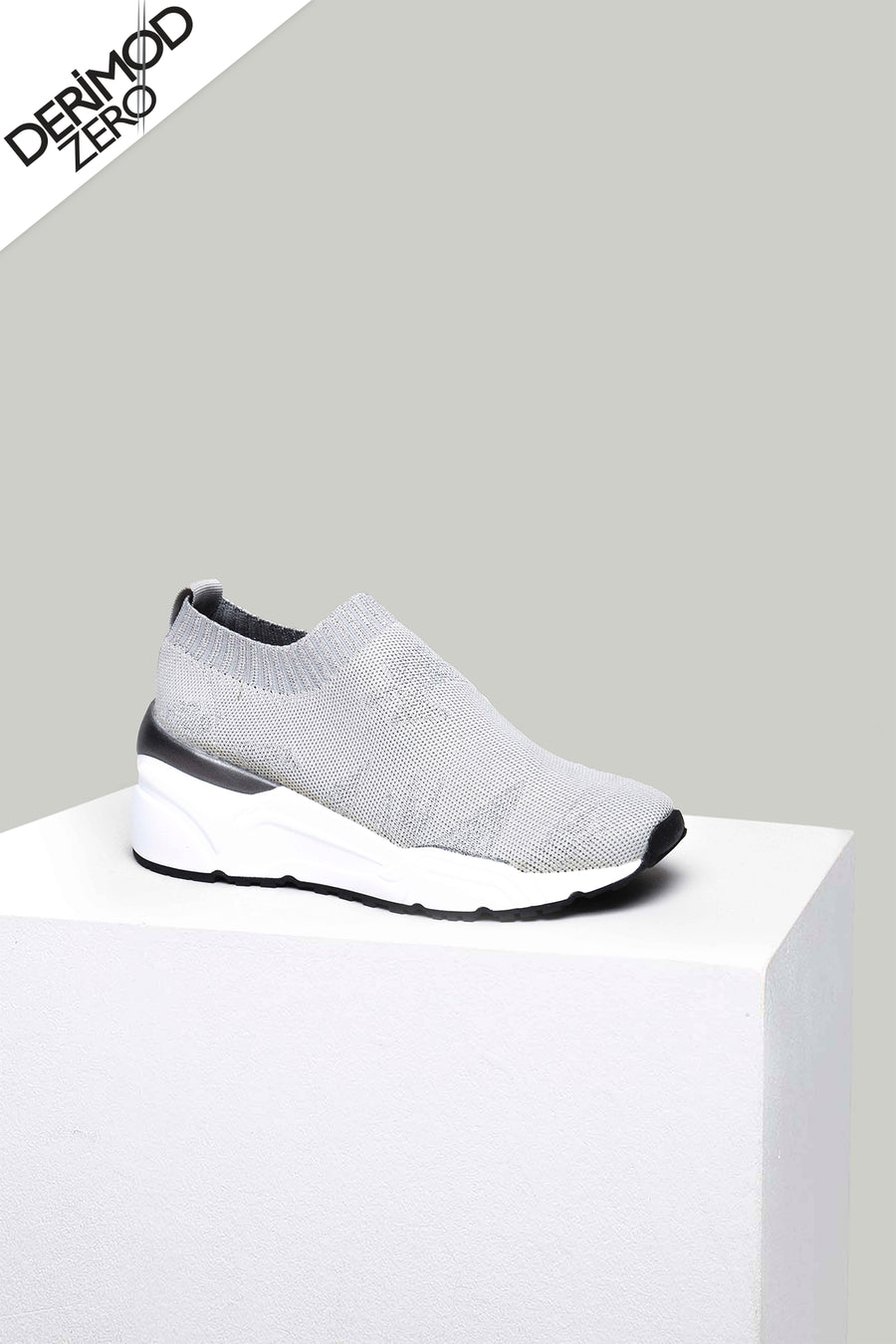 High-Sole Women's Leather Sneaker