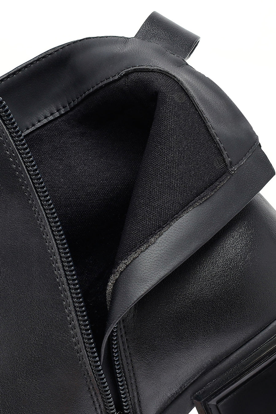 Woman Black Zip Closure Boots