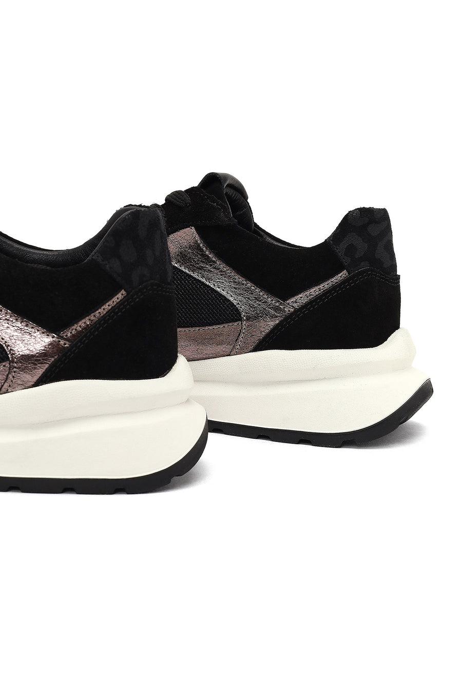 Kadın Siyah Bağcıklı Kalın Tabanlı Deri Sneaker