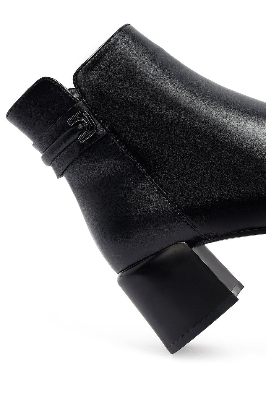 Woman Black Zippered Thick Heel Boots