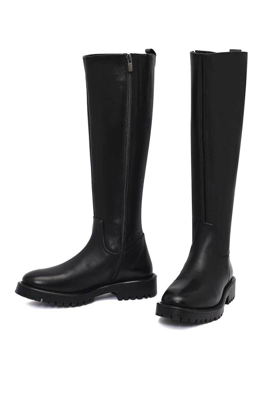 Woman Black Zippered Leather Boot