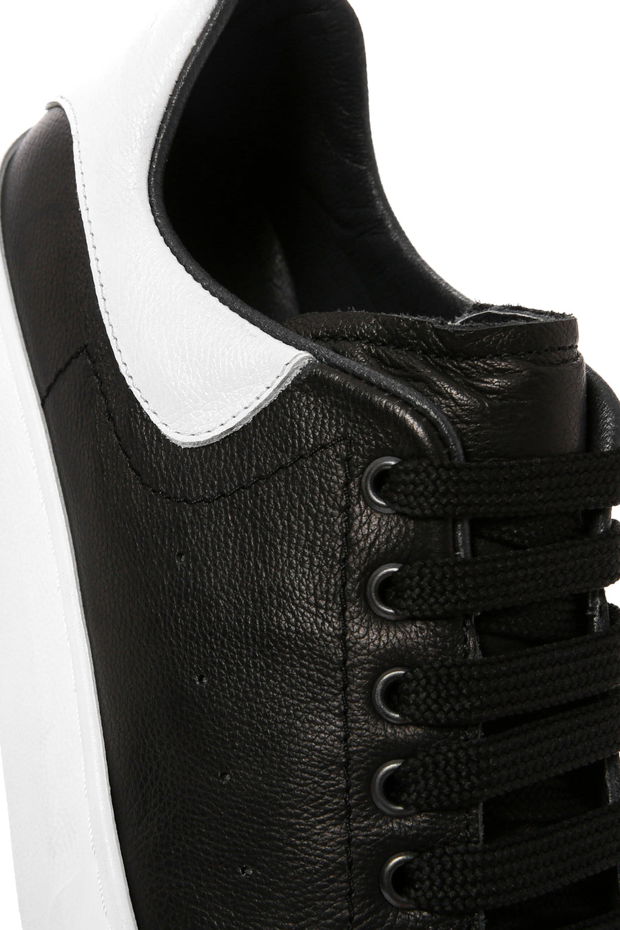 Erkek Siyah Bağcıklı Kalın Tabanlı Deri Sneaker