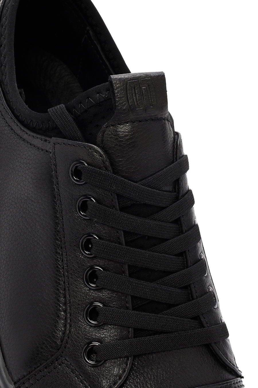 Erkek Siyah Kalın Tabanlı Bağcıklı Deri Sneaker