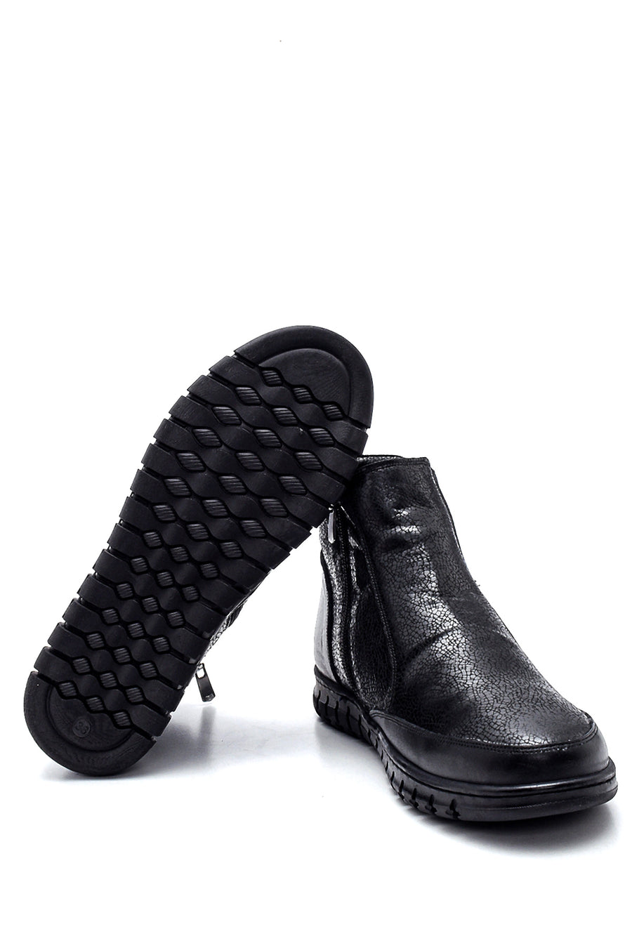 Woman Black Zip Closure Leather Comfort Boots