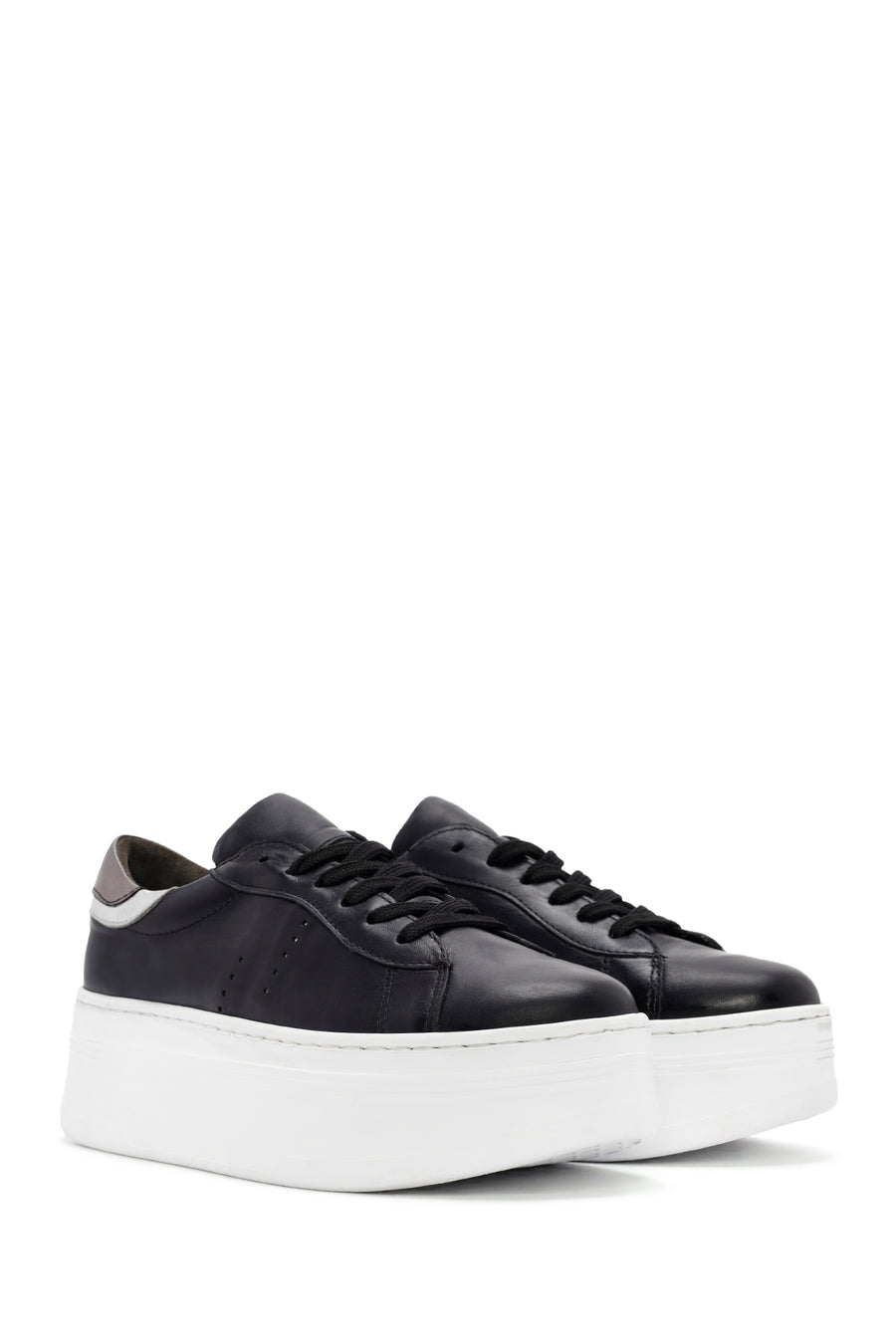 Kadın Siyah Bağcıklı Kalın Tabanlı Deri Sneaker