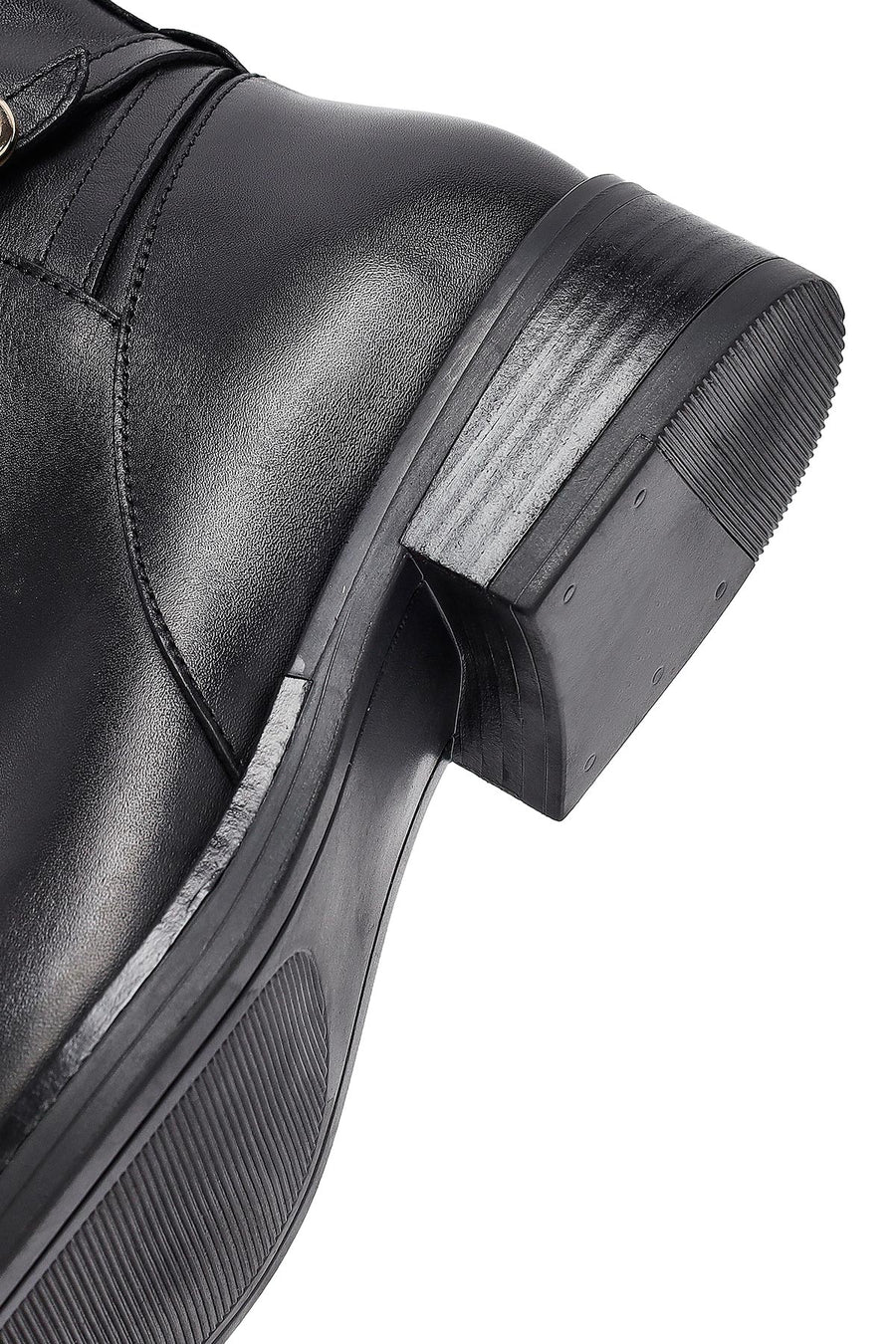 Woman Black Zip Closure Leather Boots