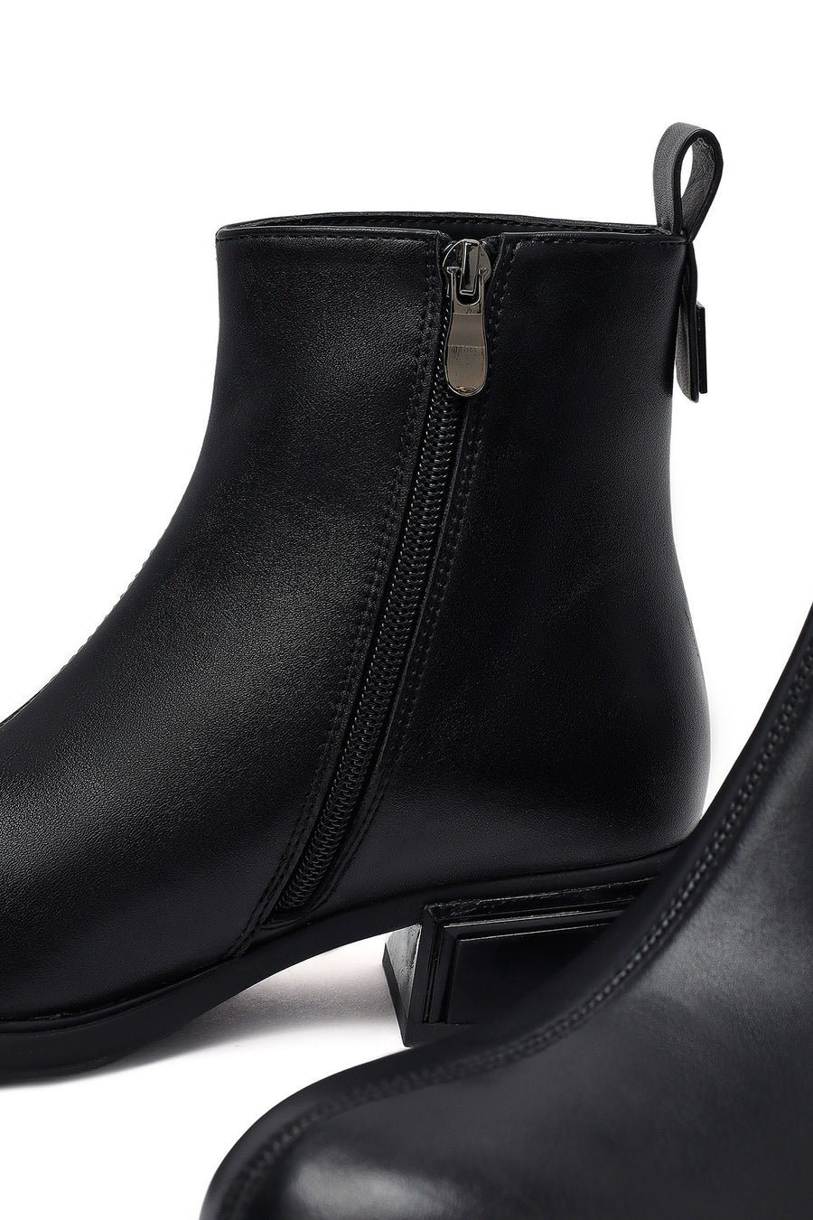 Woman Black Zip Closure Boots