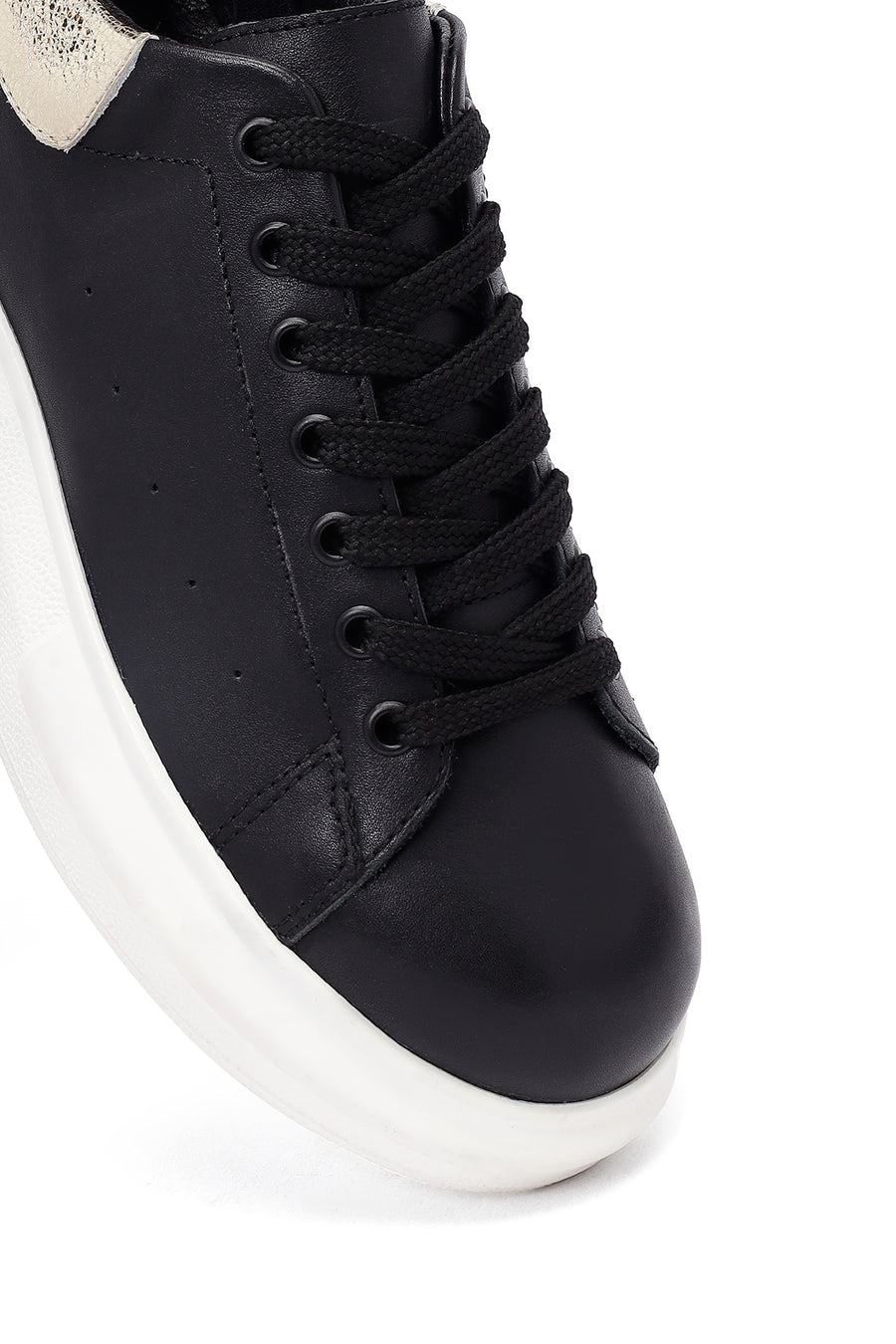 Kadın Siyah Bağcıklı Kalın Tabanlı Deri Sneaker