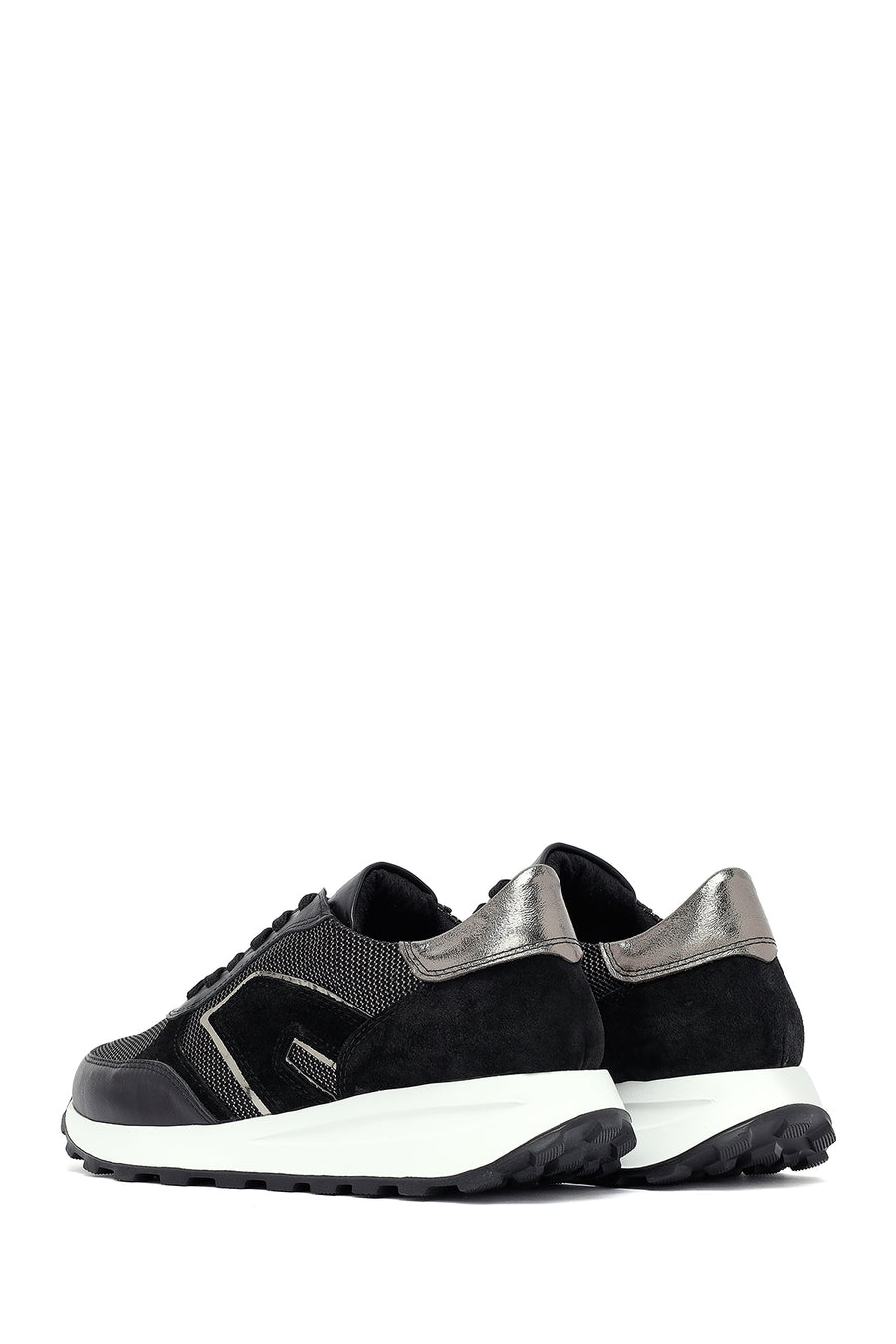 Kadın Siyah Bağcıklı Kalın Tabanlı Deri Sneaker