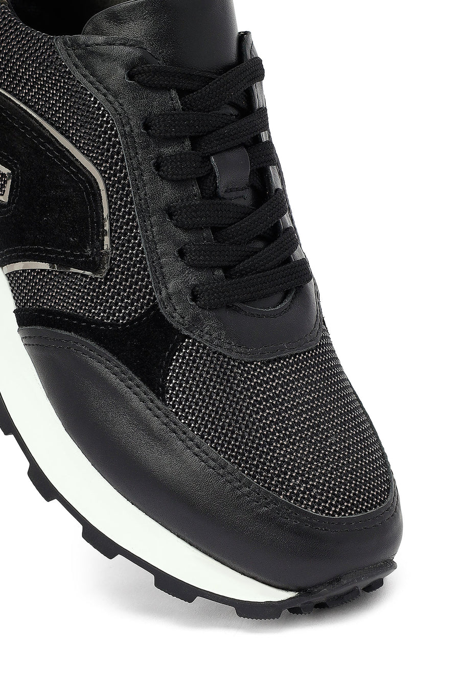 Kadın Siyah Bağcıklı Kalın Tabanlı Deri Sneaker