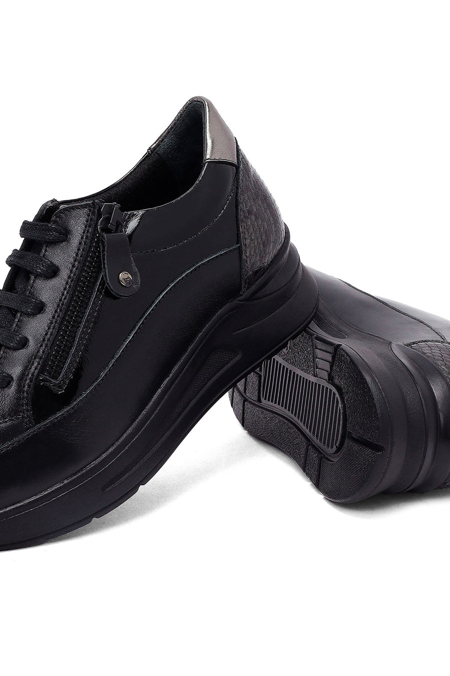 Kadın Siyah Bağcıklı Kalın Tabanlı Deri Sneaker