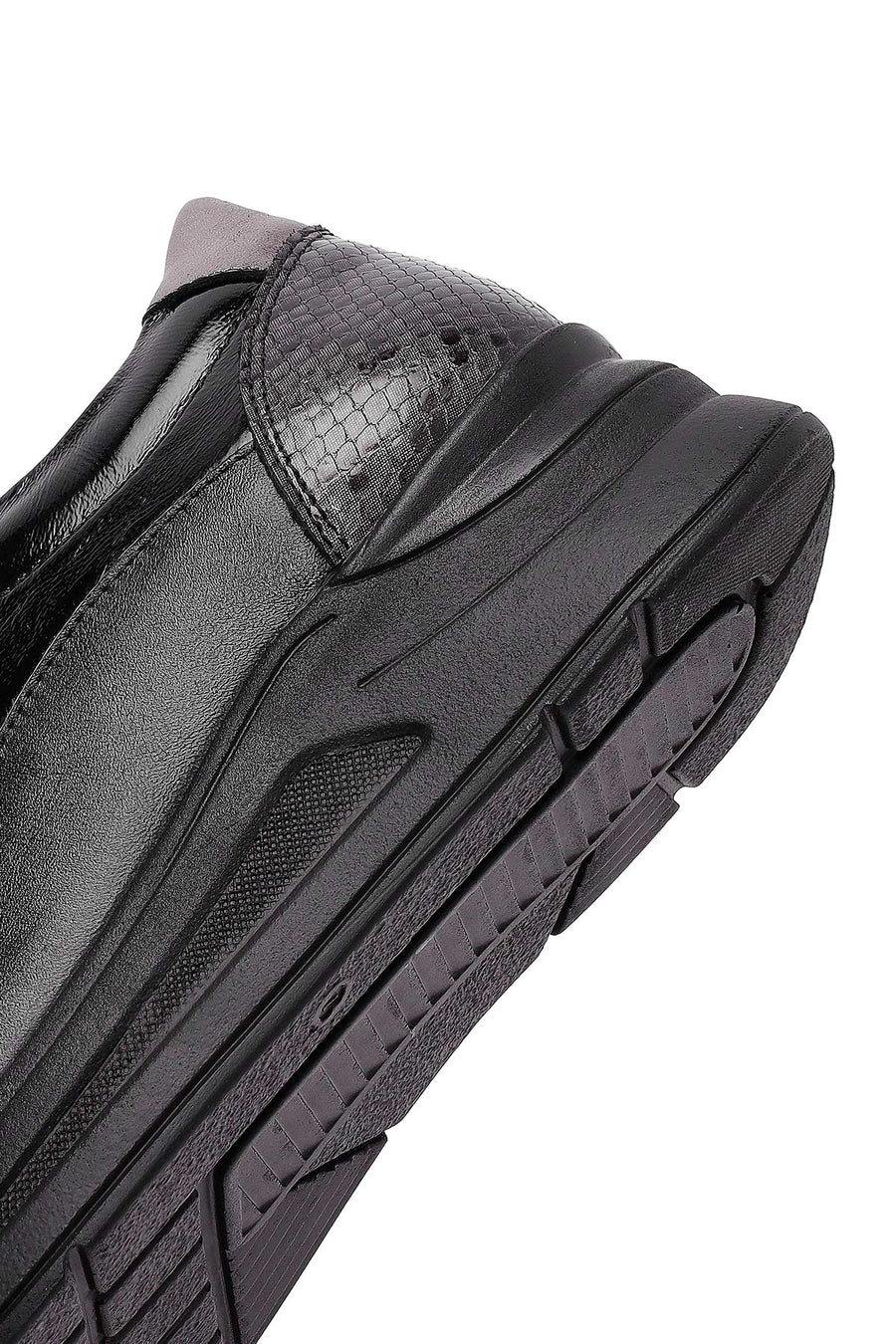 Kadın Siyah Bağcıklı Kalın Tabanlı Deri Sneaker