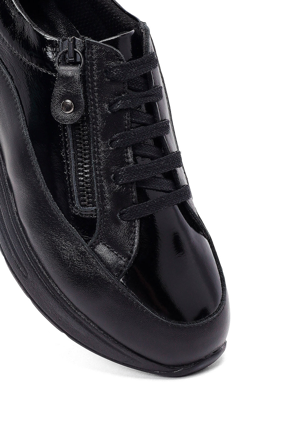 Kadın Siyah Bağcıklı Kalın Tabanlı Deri Sneaker