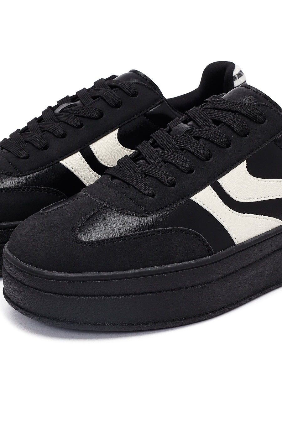 Kadın Siyah Bağcıklı Kalın Tabanlı Sneaker