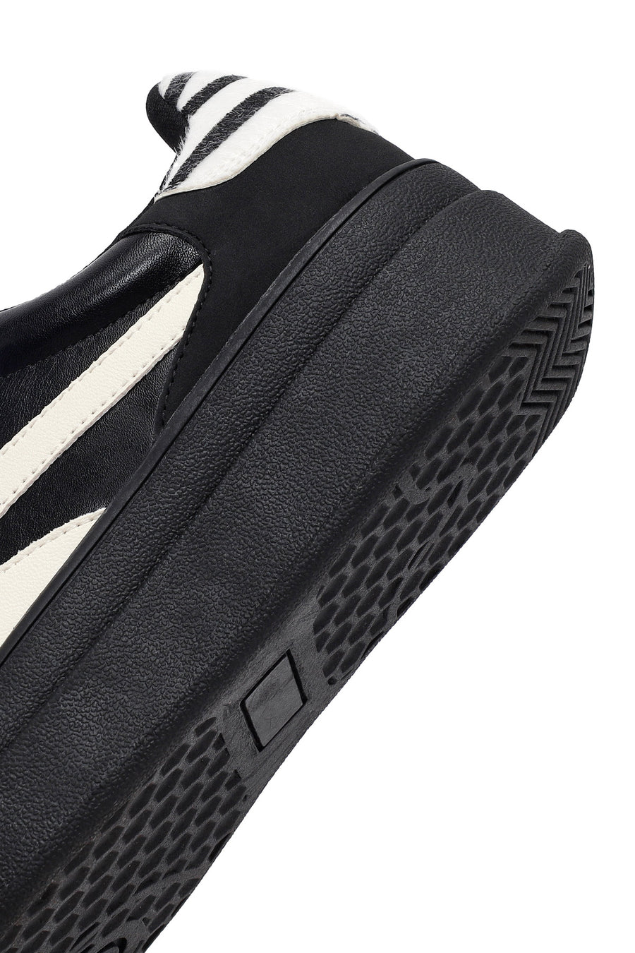 Kadın Siyah Bağcıklı Kalın Tabanlı Sneaker