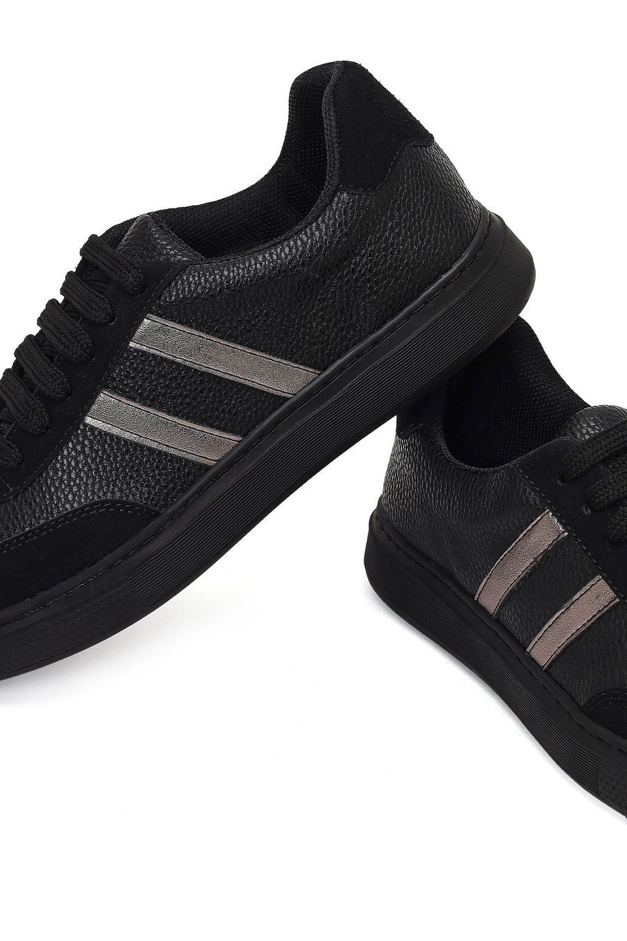 Women's Black Lace-Up Thick-Soled Sneaker