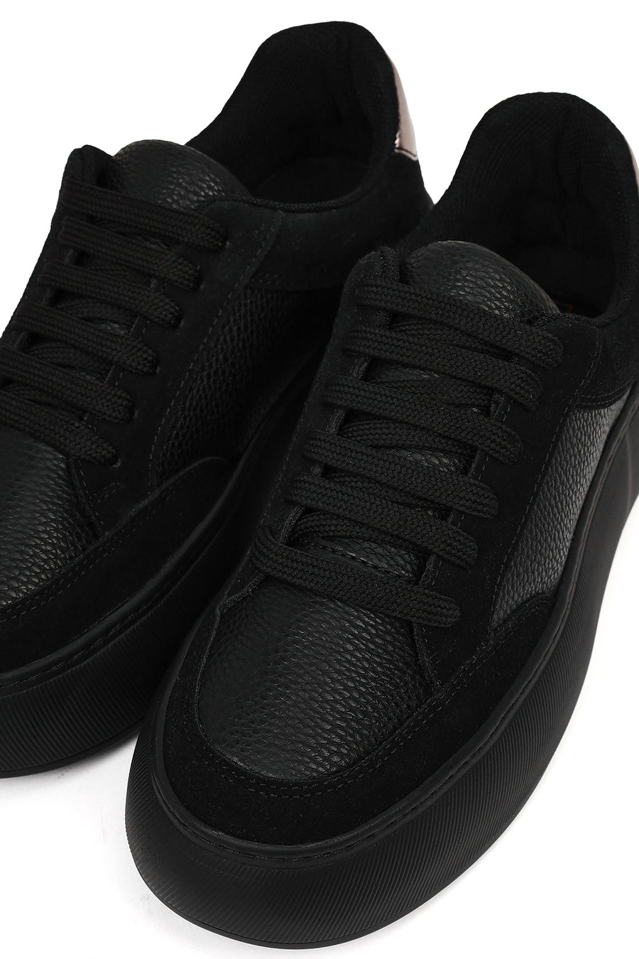 Women's Black Lace-Up Thick-Soled Sneaker