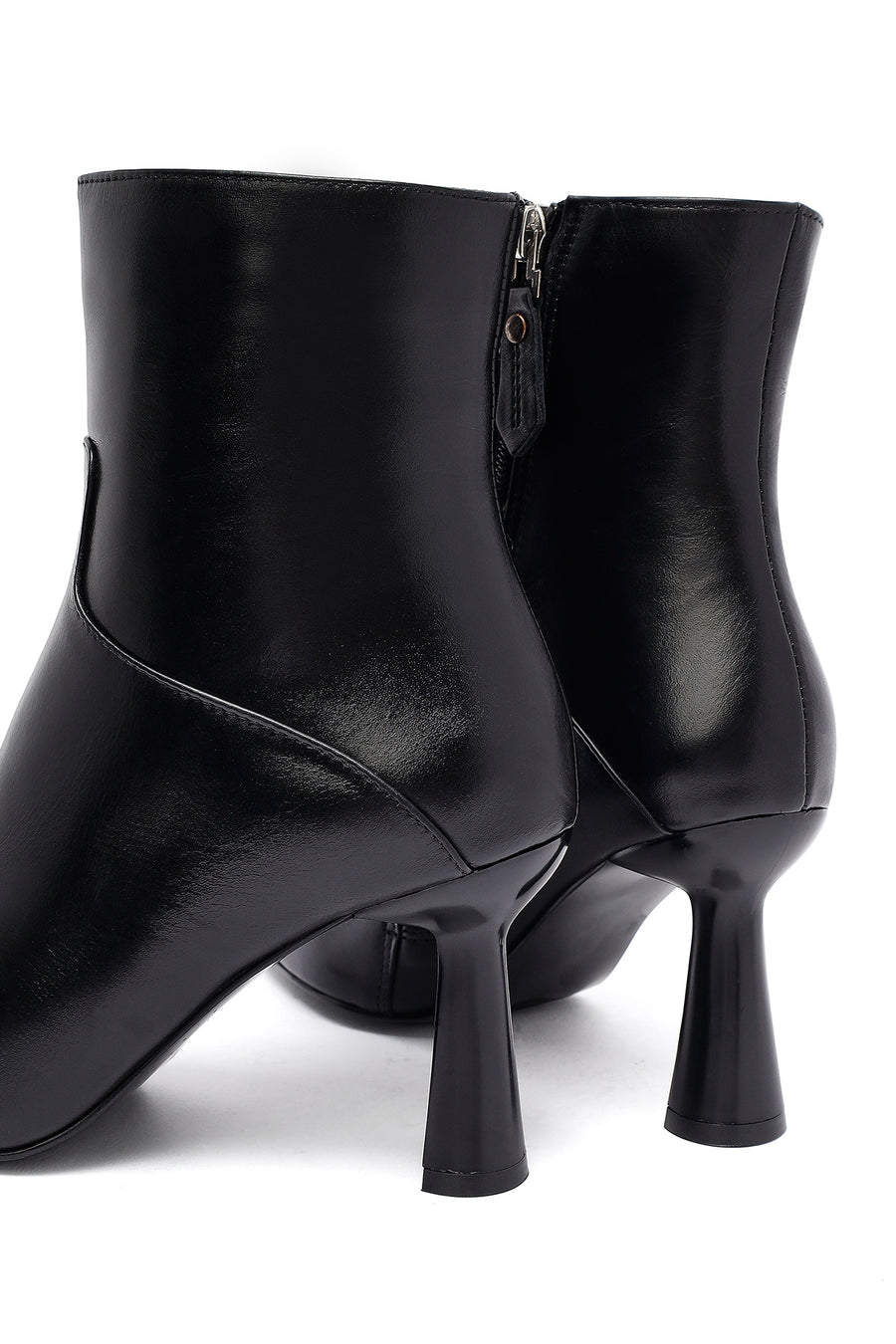 Woman Black Zippered Heels Leather Boat