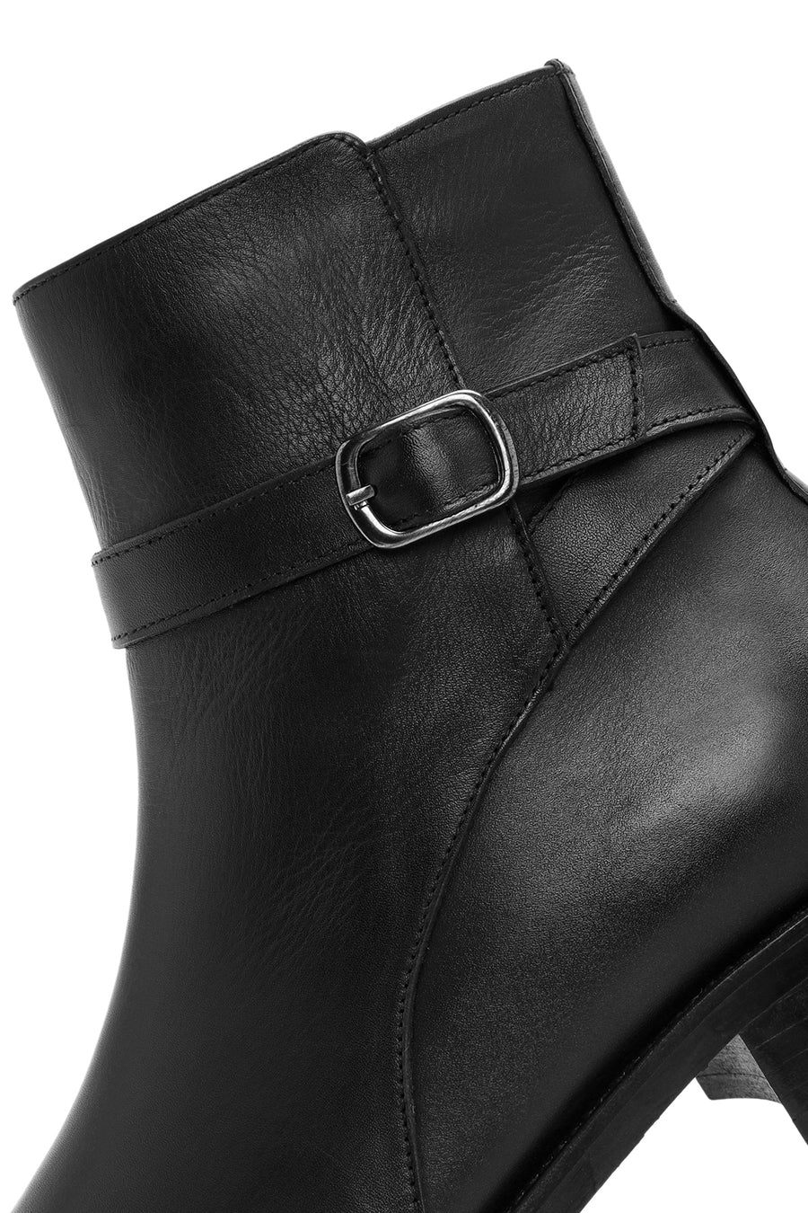 Woman Black Zippered Leather Boat