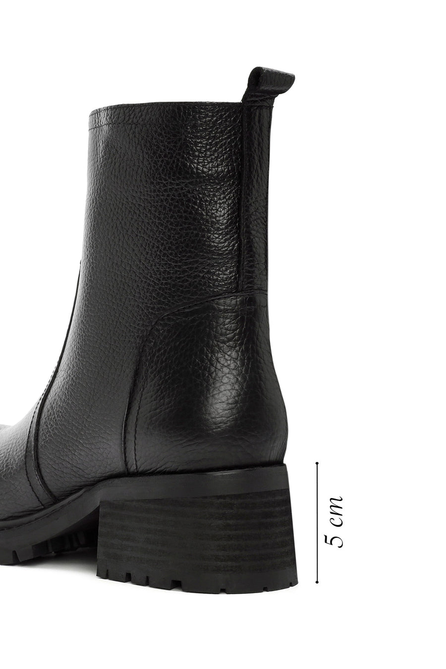 Woman Black Zippered Leather Boat
