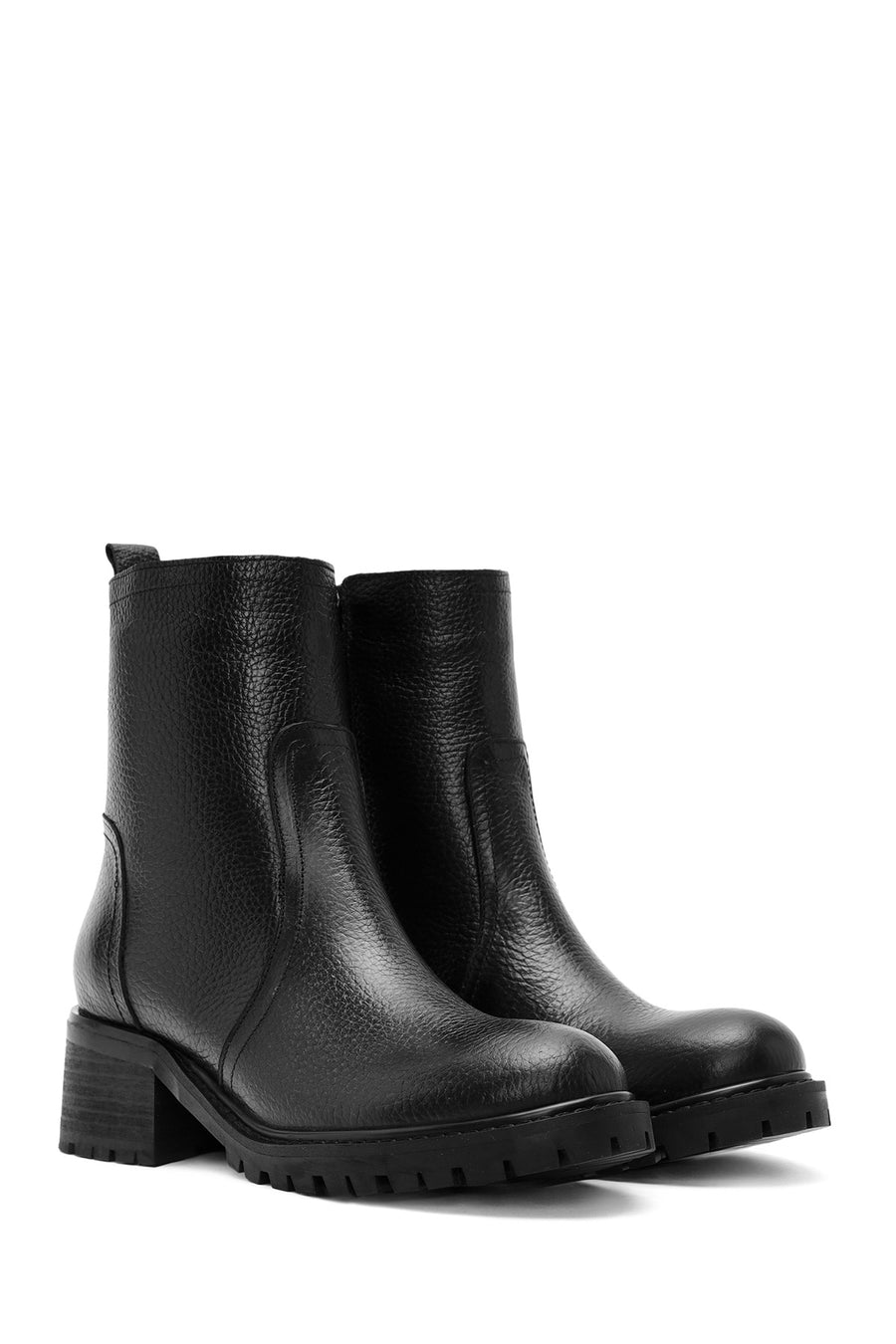 Woman Black Zippered Leather Boat