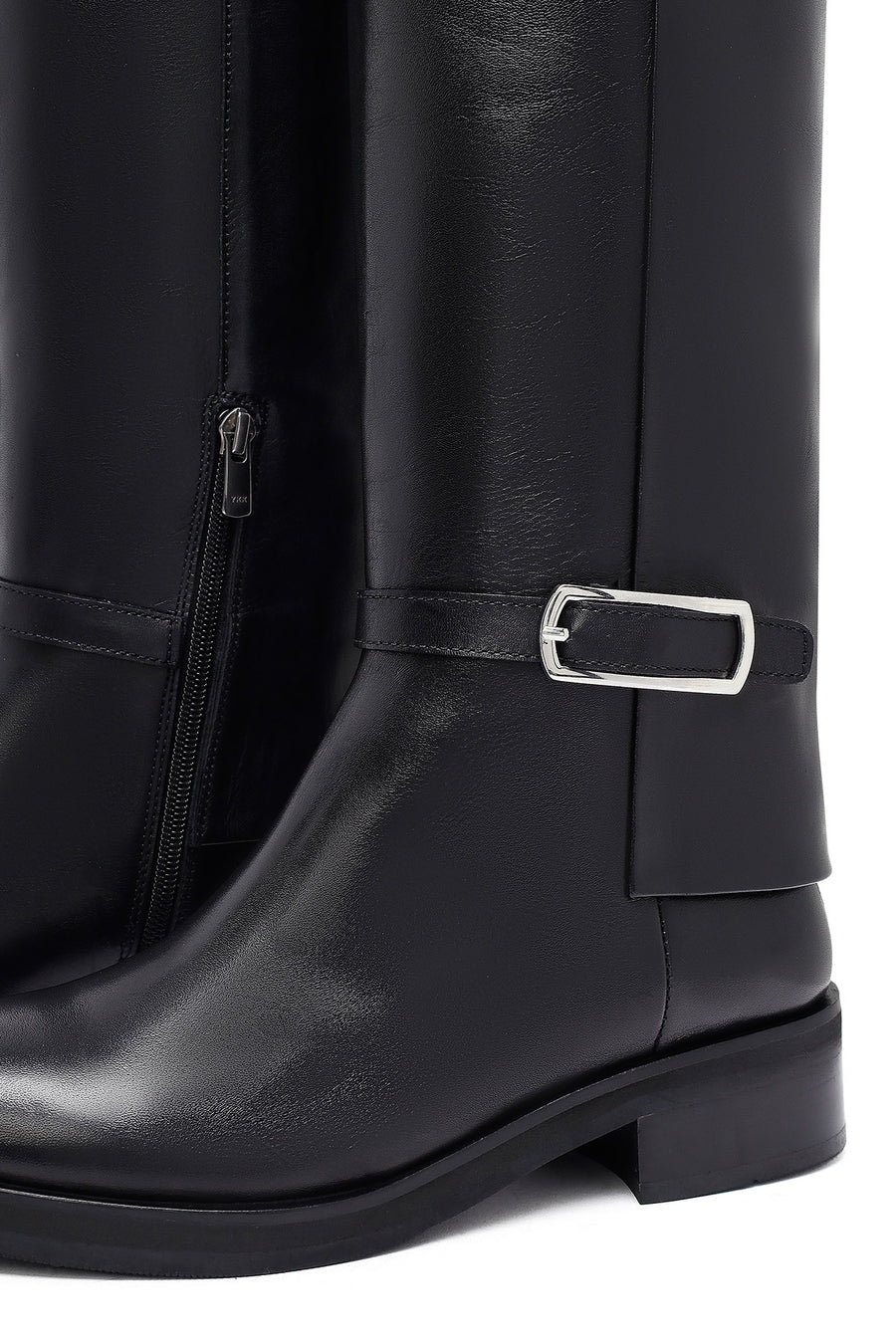 Woman Black Zippered Leather Boot