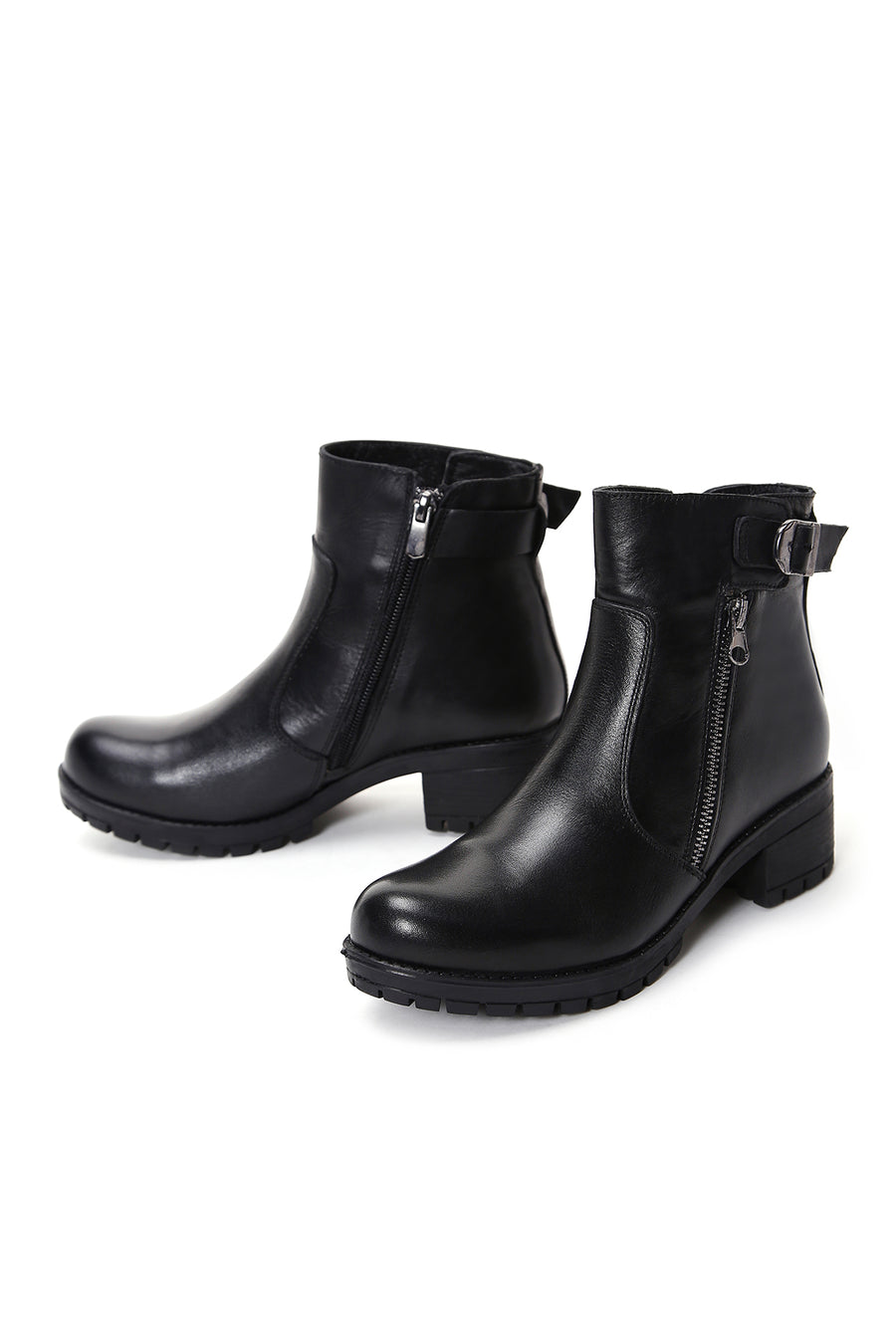 Woman Black Zippered Leather Casual Boots
