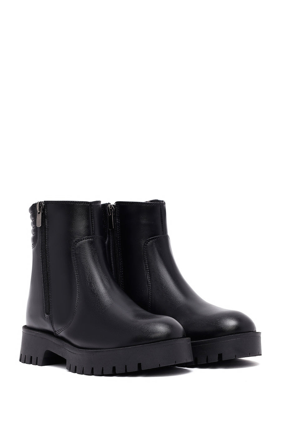 Woman Black Zippered Leather Boat