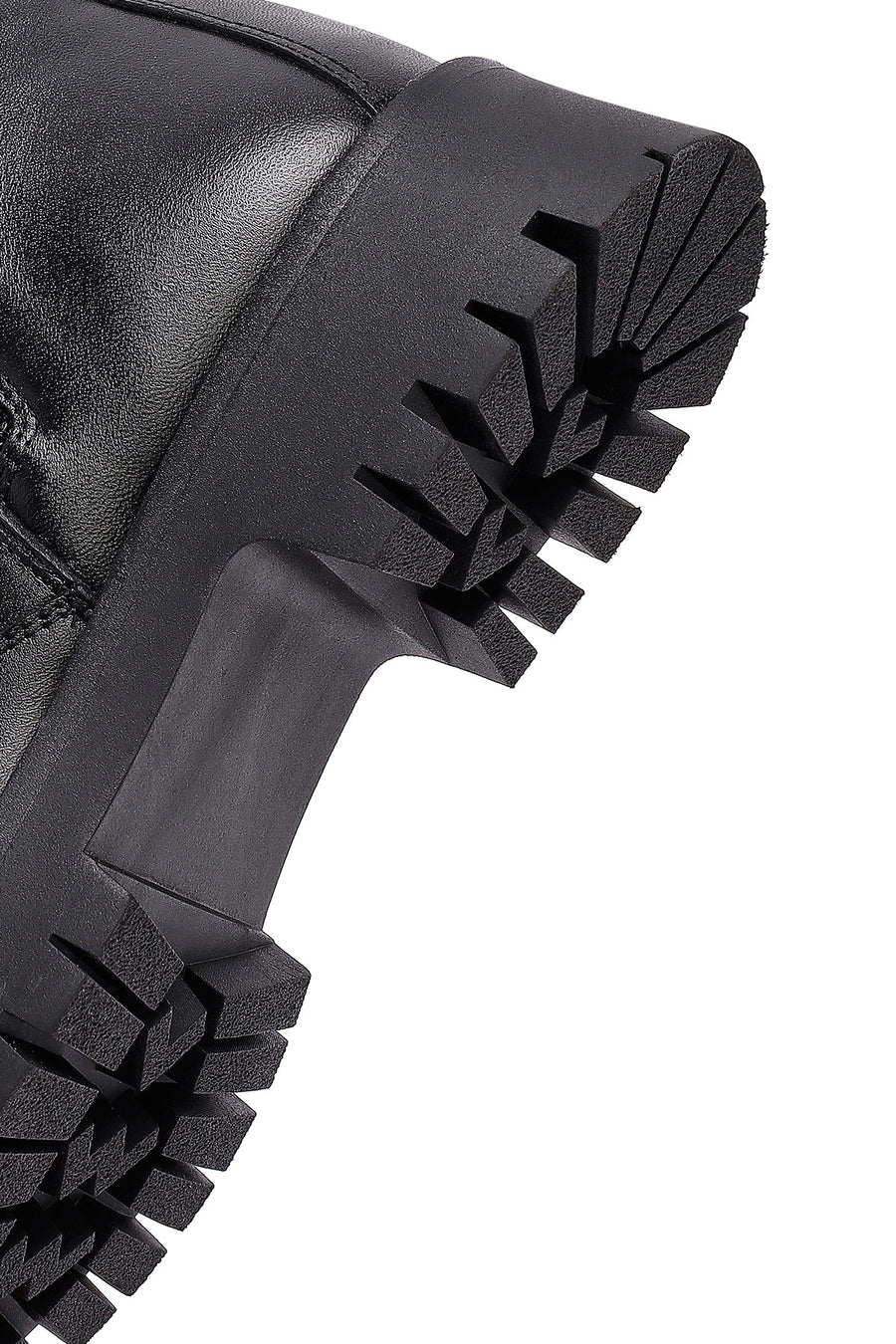 Woman Black Zippered Leather Boat