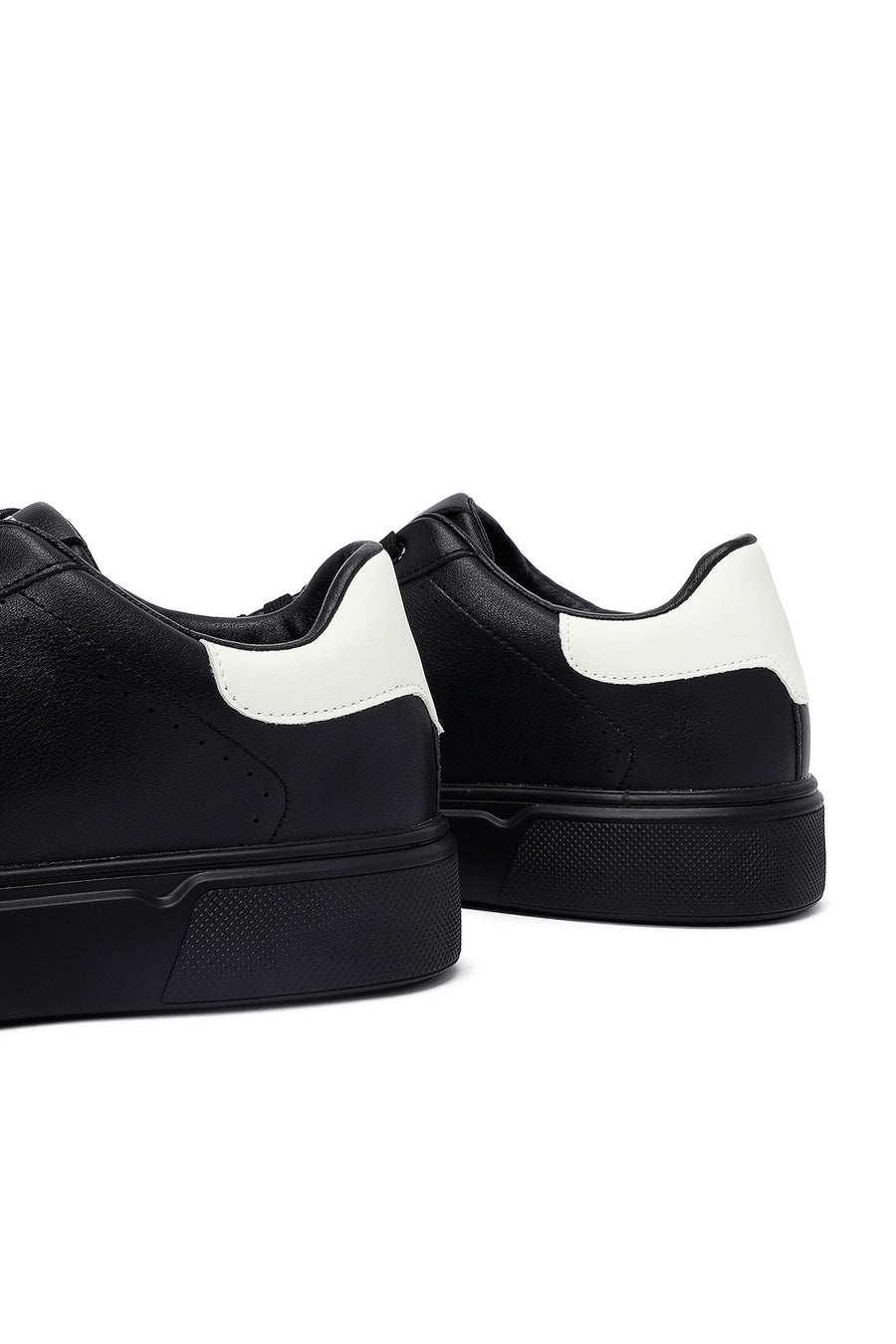 Men's Black Lace-Up Thick-Soled Sneaker