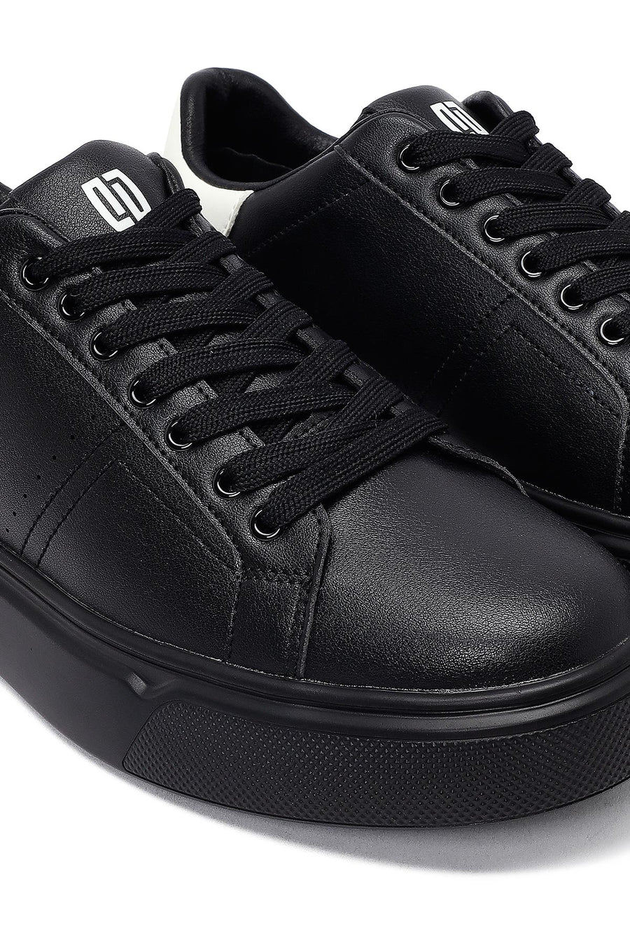 Men's Black Lace-Up Thick-Soled Sneaker