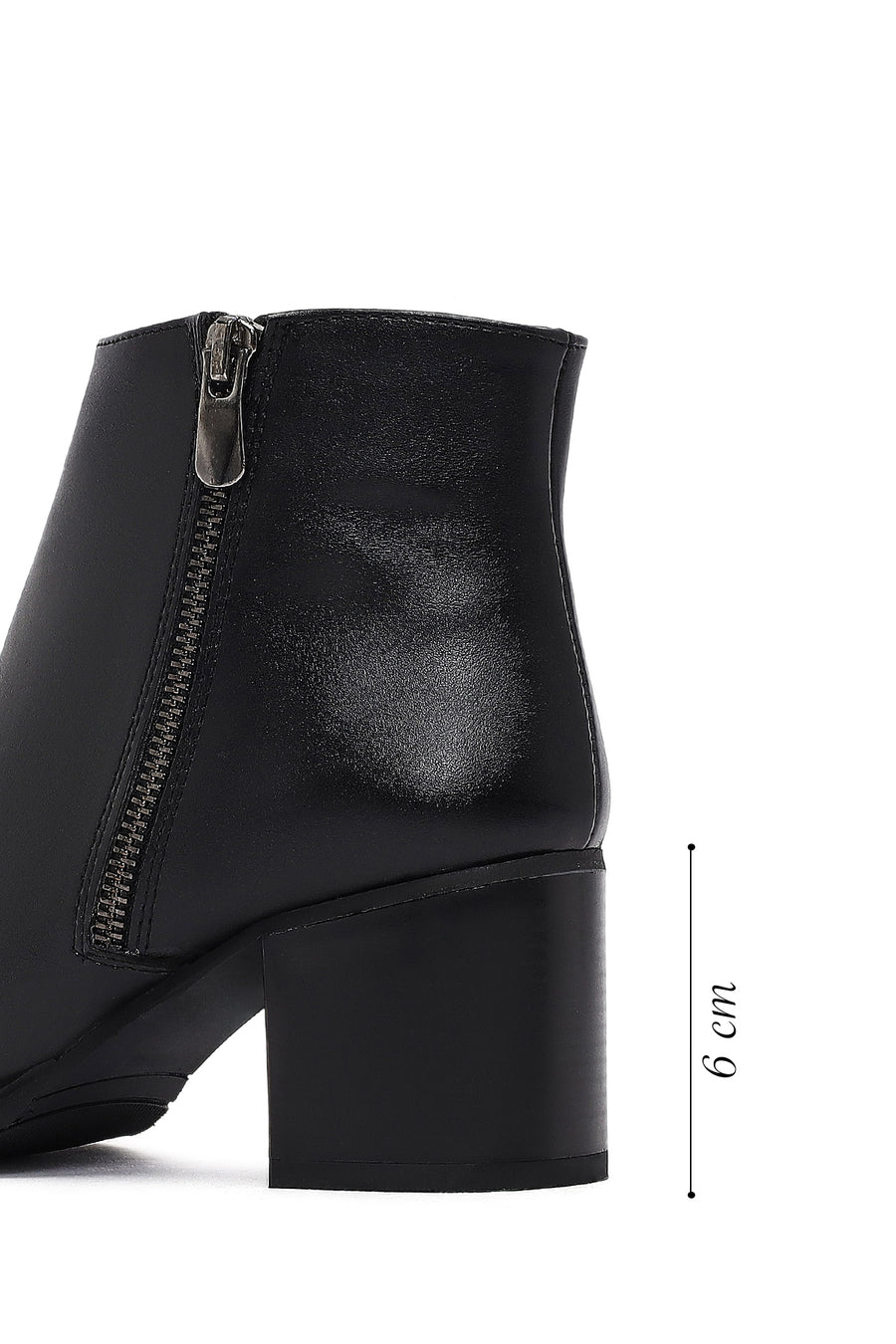 Woman Black Zippered Thick Heel Boots