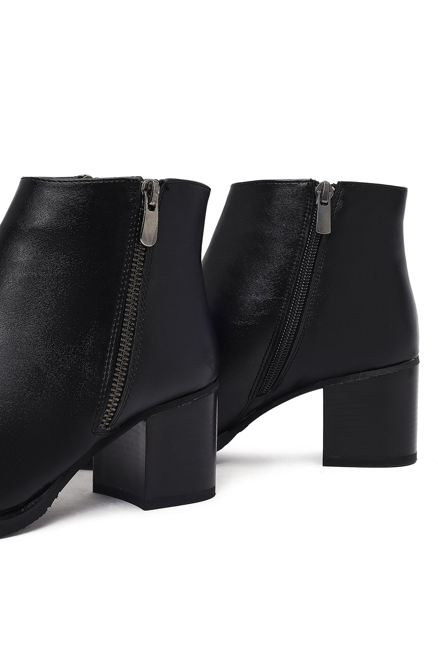 Woman Black Zippered Thick Heel Boots